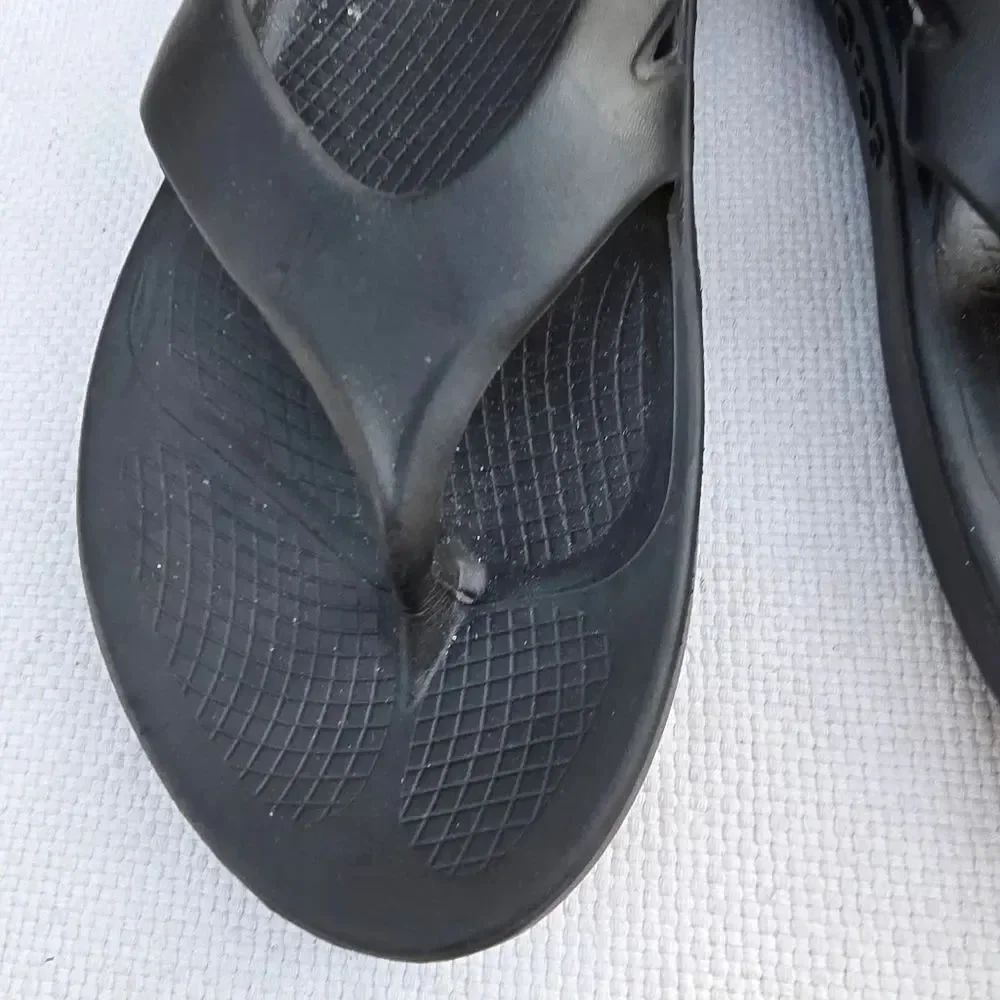 Oofos recovery sandals
